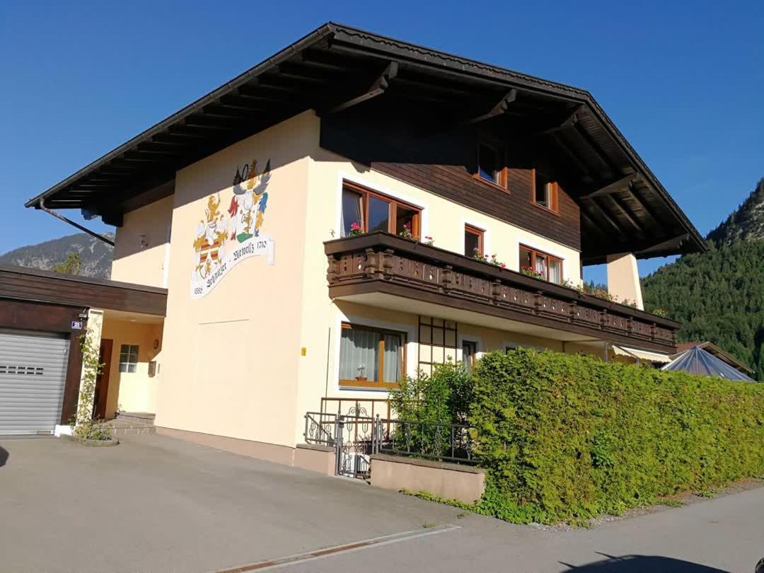 Wei Wei'S Hostel Ehenbichl Exterior foto